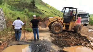Br 116 na altura do Km 667 passa por Manutenção através da Prefeitura de São Francisco do Glória DNIT e PRF