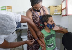 Minas Gerais distribui 400.860 doses de Coronavac para crianças