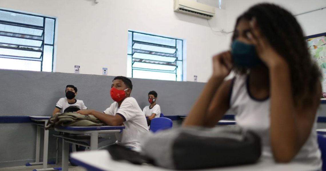 Prevenção à covid-19 na volta às aulas depende da comunidade escolar