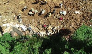 Instabilidade do tempo prejudica buscas em Petrópolis