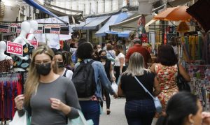 Covid-19: casos sobem para 24,8 milhões e mortes, para 646,4 mil