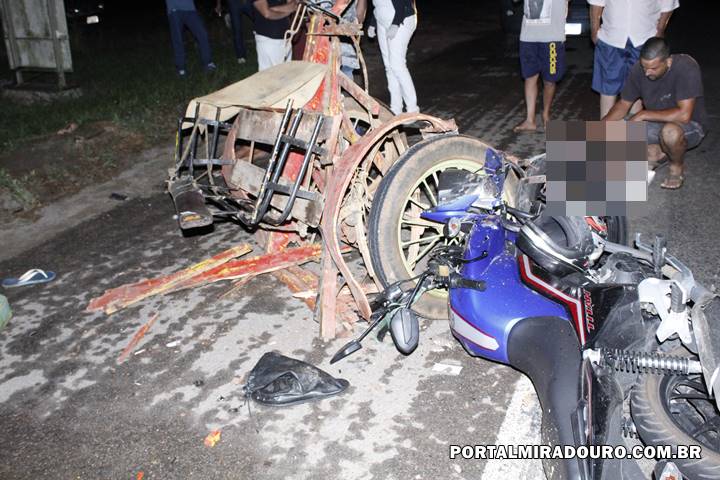 Duas Pessoas Ficaram Feridas Numa Colisão Entre Motocicleta E Charrete Na BR 116 Entre Miradouro E Muriaé