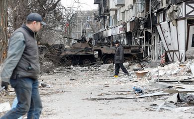 Ataque a teatro em Mariupol pode ter matado 300 pessoas