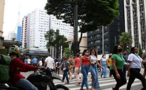 Covid-19: Brasil registra 29,7 milhões de casos e 658 mil óbitos