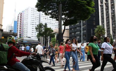 Covid-19: Brasil registra 29,7 milhões de casos e 658 mil óbitos