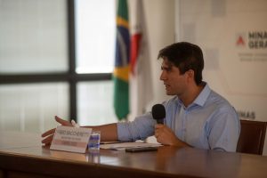 Minas planeja flexibilizar uso de máscaras em locais fechados a partir de 1° de maio