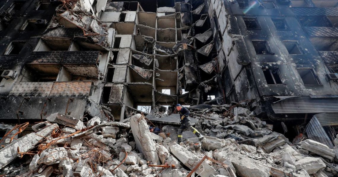 Soldados ucranianos resistem em Mariupol