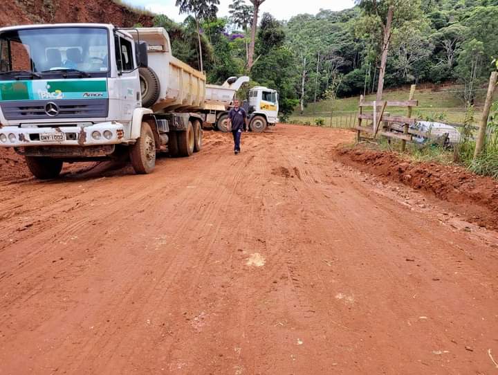 Prefeitura de Miradouro realiza trabalho inovador de reestruturação  da estrada de Monte Alverne 