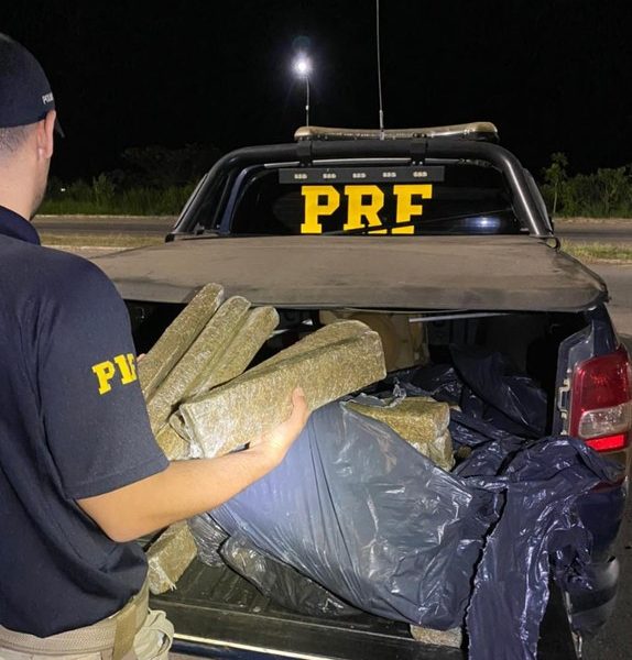 PRF apreende mais de 40 kg de maconha após tentativa frustrada de fuga, em Bom Despacho(MG)