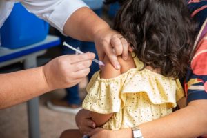 Minas Gerais reforça estratégias para ampliar vacinação infantil no estado