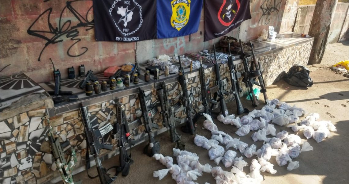 Arsenal de guerra: narcotraficantes do Rio de Janeiro enfrentam forças de Segurança Pública a bala e leva a pior