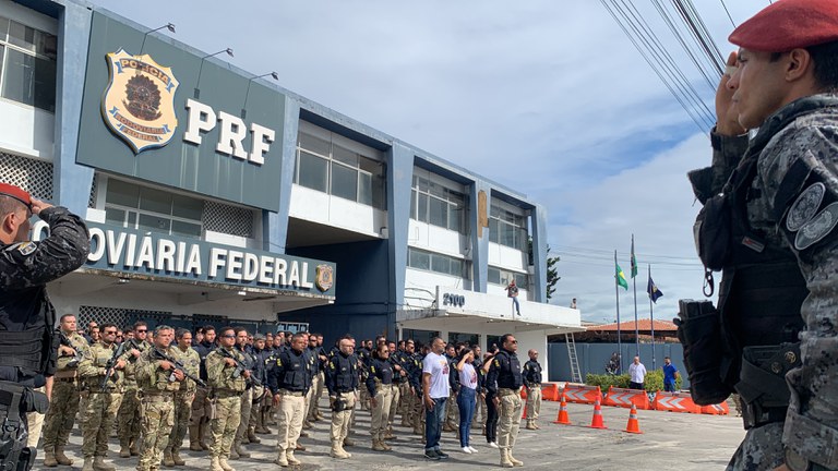 Polícia Militar do Ceará realiza homenagem aos dois heróis da PRF CE que, há sete dias, faleceram em serviço na BR 116