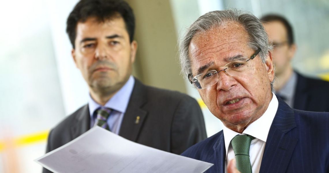 Ministro entrega estudos de privatização da PPSA e da Petrobras