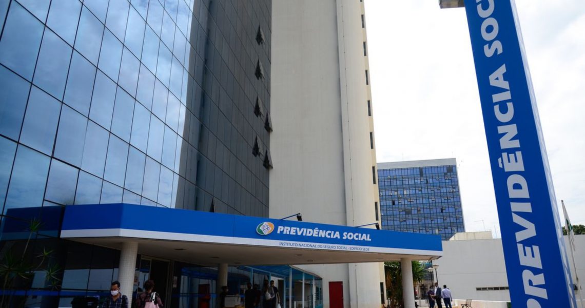 Após 52 dias em greve, médicos peritos do INSS voltam a trabalhar hoje