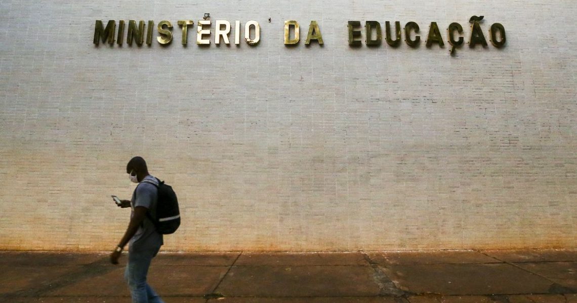 Ministro do TCU abre inspeção sobre supostos desvios no MEC