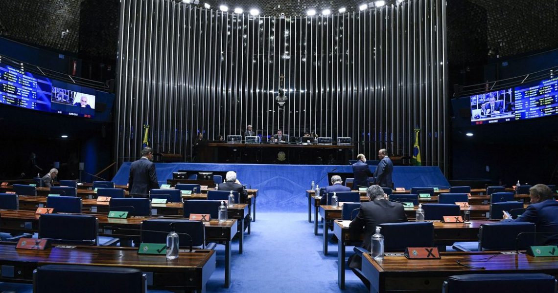 Senado aprova projeto que limita ICMS dos combustíveis