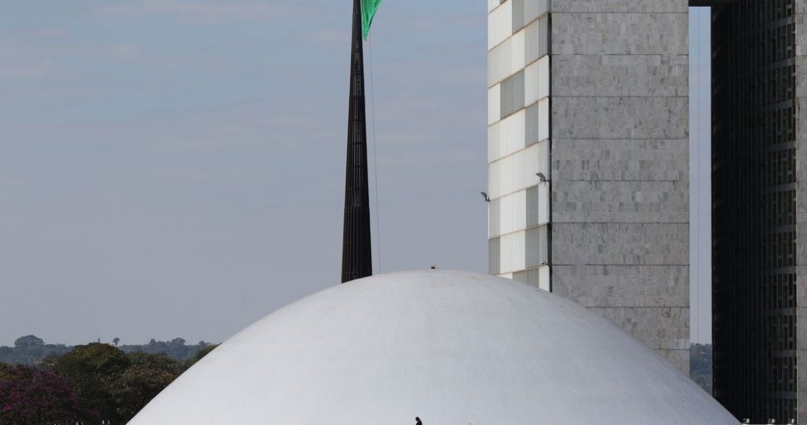 Projeto que reduz ICMS dos combustíveis vai ao plenário do Senado