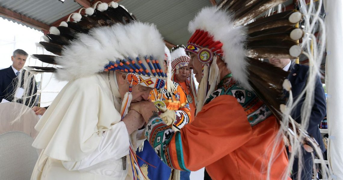Papa pede desculpas no Canadá por “mal deplorável” causado por escolas