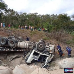 Motorista de Carreta morre em acidente na BR 116 próximo ao trevo na conhecida curva doze
