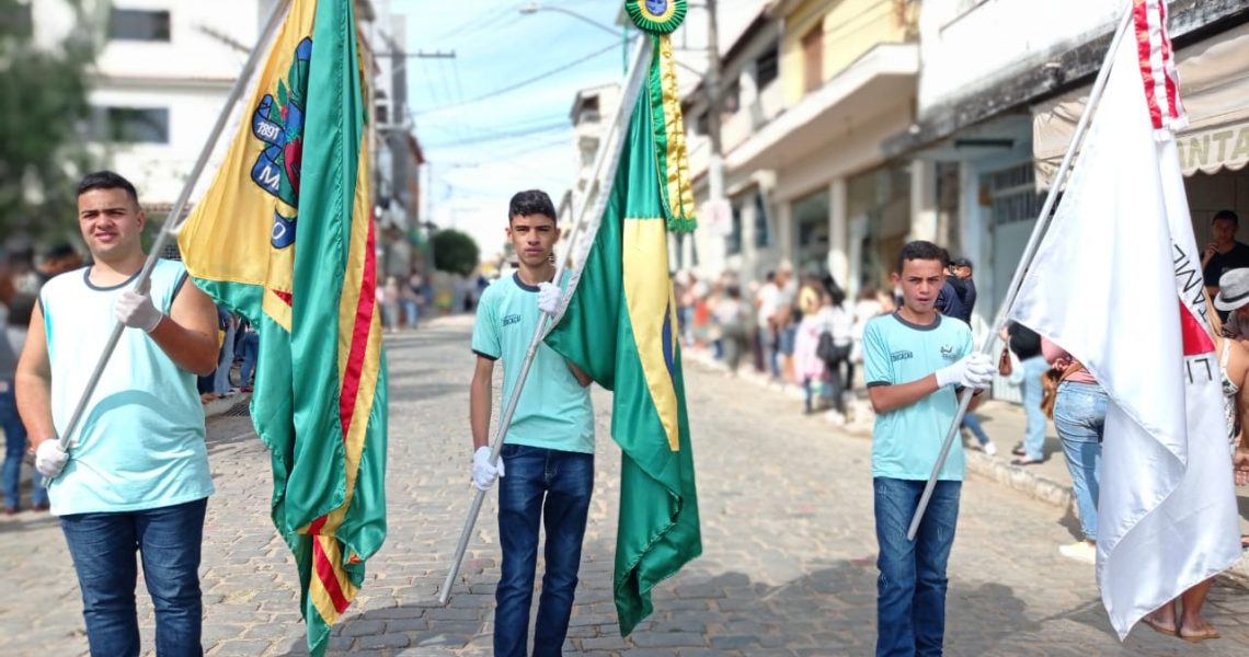Desfile Cívico de 07 de Setembro na Cidade de Miradouro