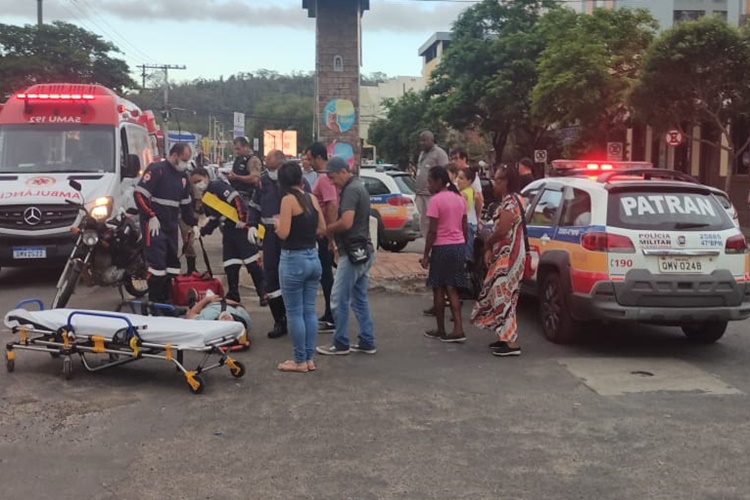 Motorista fica ferido após colidir com carro no Centro