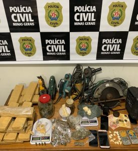 PCMG apreende drogas e recupera materiais em Juiz de Fora