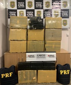 Cerca de 250 kg de maconha e carro de luxo são apreendidos em Betim
