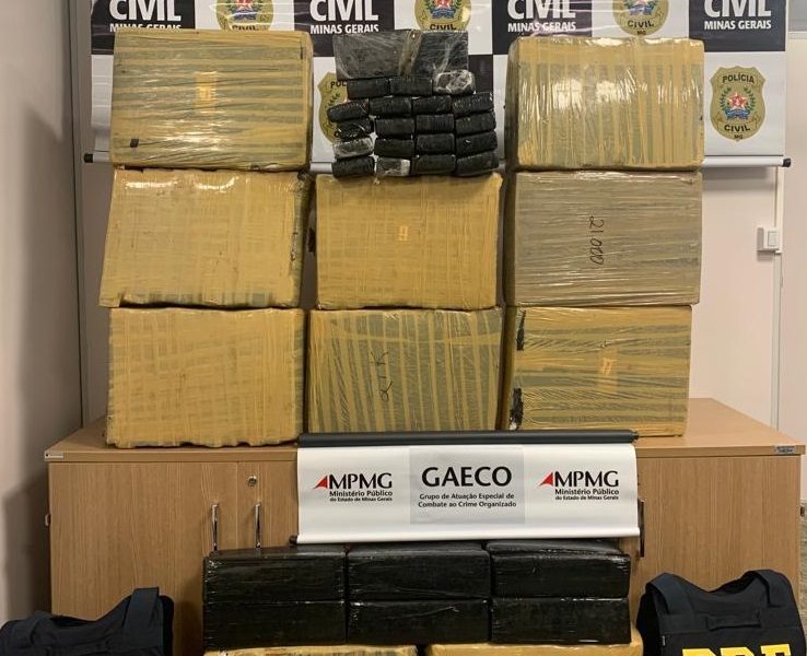 Cerca de 250 kg de maconha e carro de luxo são apreendidos em Betim