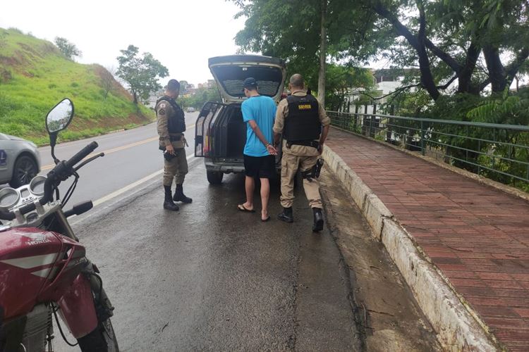 Homem é preso com drogas na BR-356