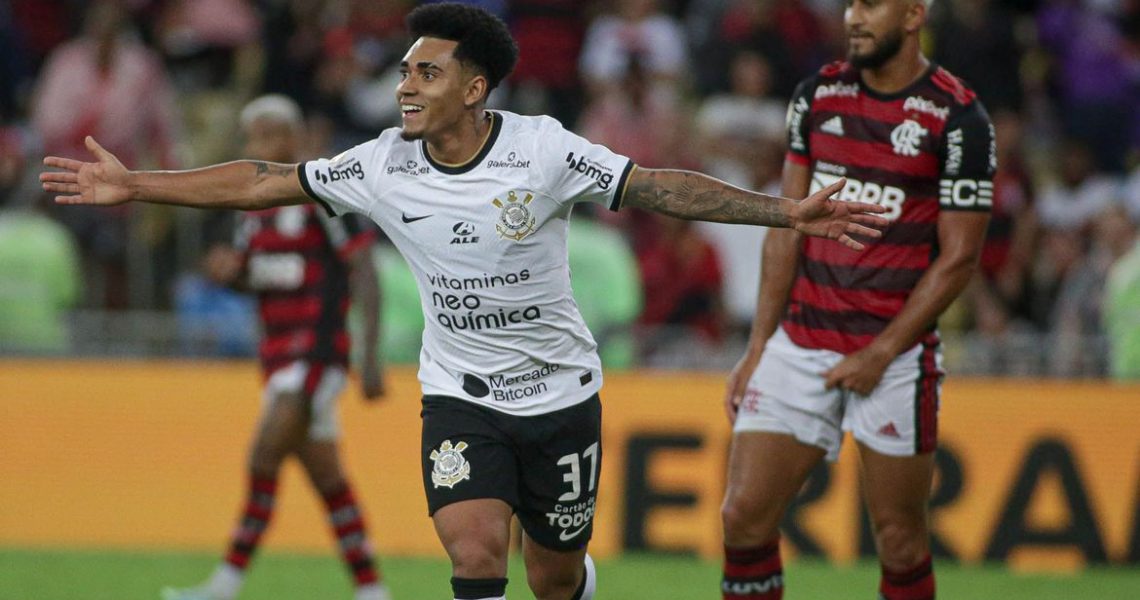 Corinthians derrota Flamengo no Maracanã e se garante na Libertadores