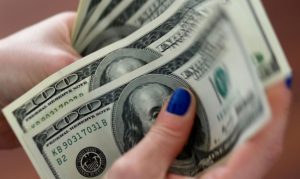 Dólar fecha a R$ 5,40, após chegar a R$ 5,53 pela manhã