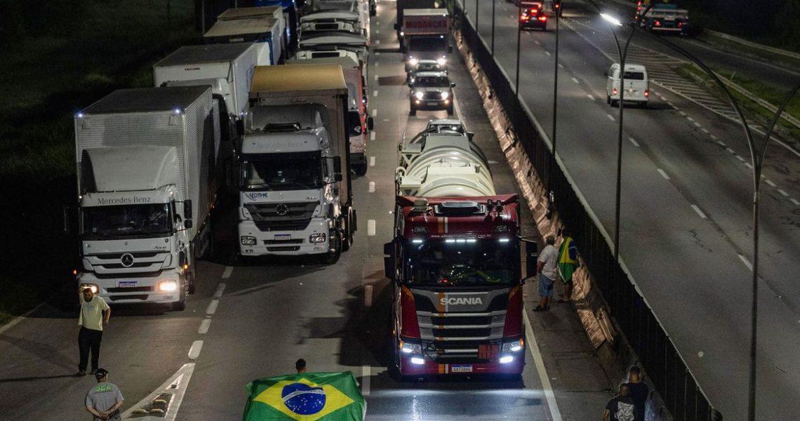 Rodovias federais ainda têm 18 pontos de interdição, diz PRF