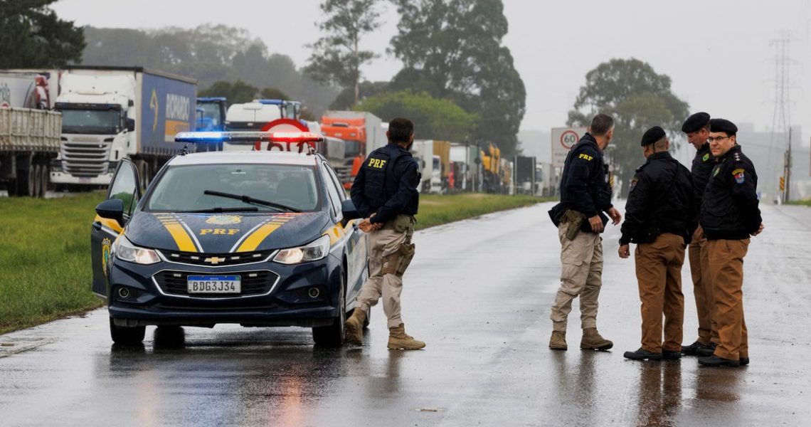 PRF ainda registra bloqueios de rodovias em ao menos sete estados