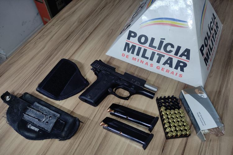 Dois homens são presos com arma de fogo após agredir e ameaçar cliente em posto de combustíveis no bairro da Barra