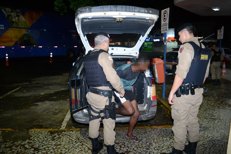 Homem agride dono, rouba bar em Boa Família e em seguida é preso pela PM