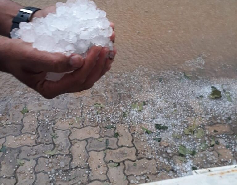 Chuvas fortes causam estragos e assustam moradores de cidades da região