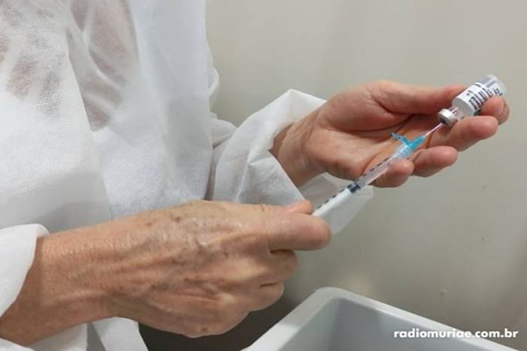 Muriaé registra nova morte por covid-19. Uso de máscaras em ambientes fechados é recomendado