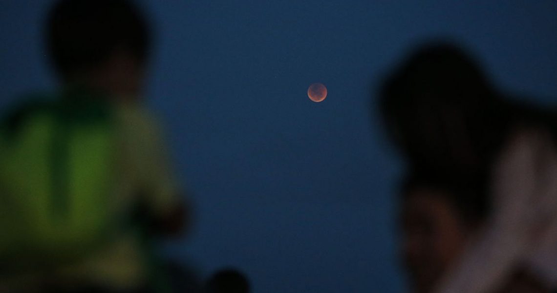 Eclipse lunar terá Lua de Sangue na madrugada desta terça-feira