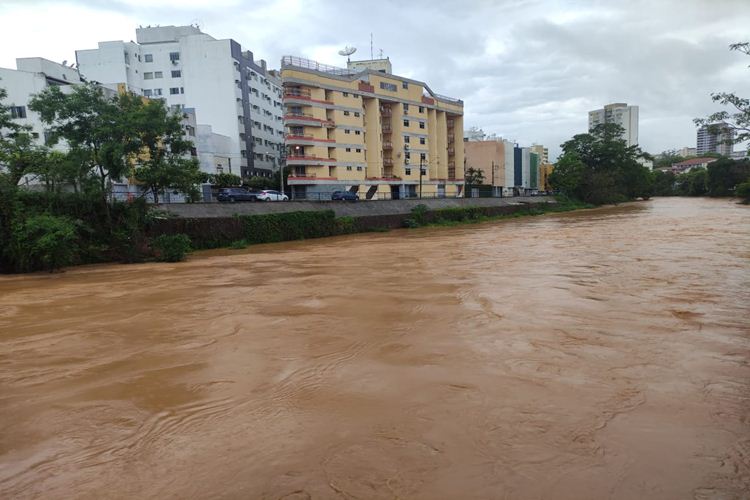 Moradores das regiões ribeirinhas de Muriaé são alertados com a possibilidade de cheia dos rios Muriaé e Preto