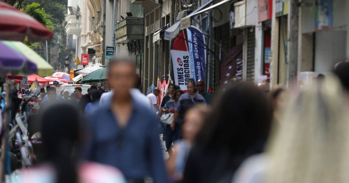 Brasil registra 69 mortes e 22,6 mil casos de covid-19