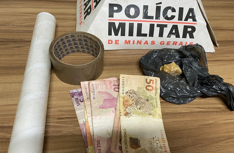 Denúncia de sequestro termina com jovem preso e droga apreendida no bairro Safira