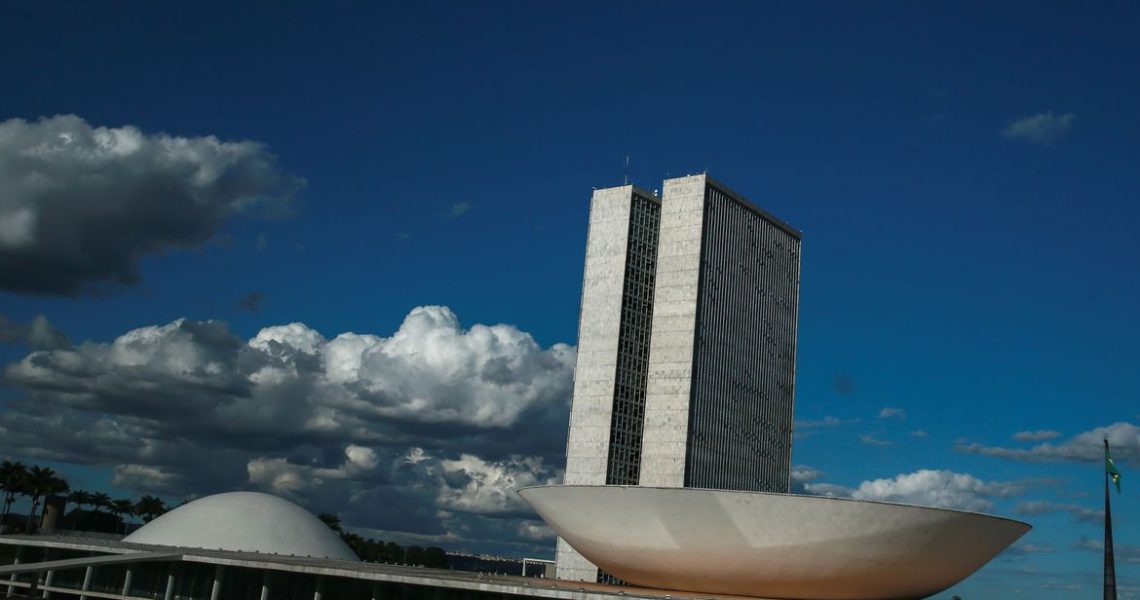 Congresso promulga PEC da Transição