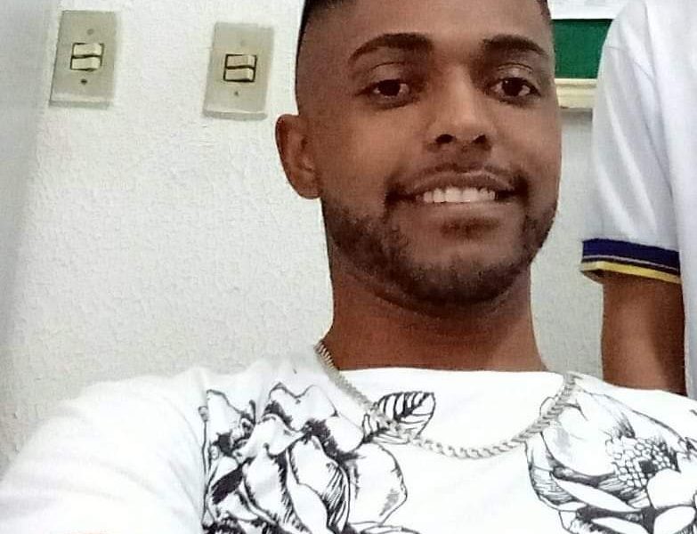 Homem é morto a tiros por “colega” após discussão em bar na cidade de Carangola