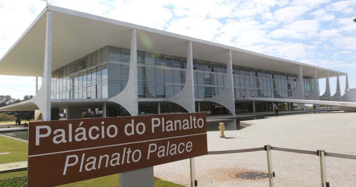 Governo faz primeira reunião ministerial nesta sexta-feira