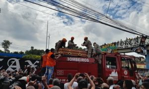 Maior ídolo do Vasco, Roberto Dinamite é sepultado em Caxias, no RJ