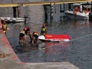 Naufrágio no Rio: bombeiros encontram criança e mortos chegam a seis