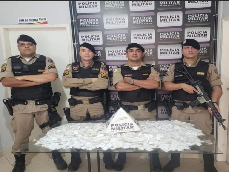 Fervedouro MG: Polícia Militar apreende três homens que estava em um ônibus com destino a Pernambuco