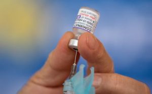 Saúde reforça importância de completar ciclo vacinal contra a covid-19