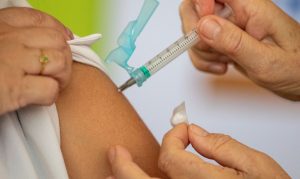 Covid-19: vacina bivalente está disponível para públicos prioritários