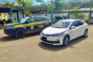Condutor é preso pela Polícia Rodoviária Federal com Corolla roubado
